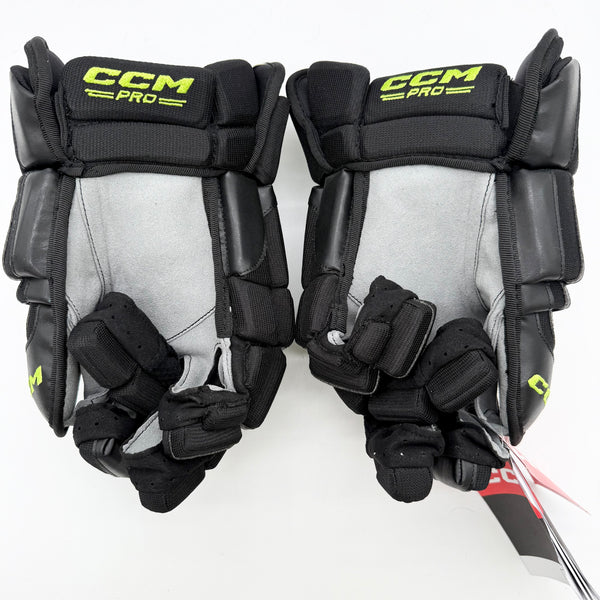 ccm hockey gear New Dallas Stars BLACKOUT CCM HGCLPP Hockey Gloves-15"-Single Layer Pa – SIG Hockey