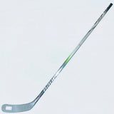 New Bauer Vapor Hyperlite 2 Hockey Stick-RH-65 Flex (SR Shaft)-P92M-Grip