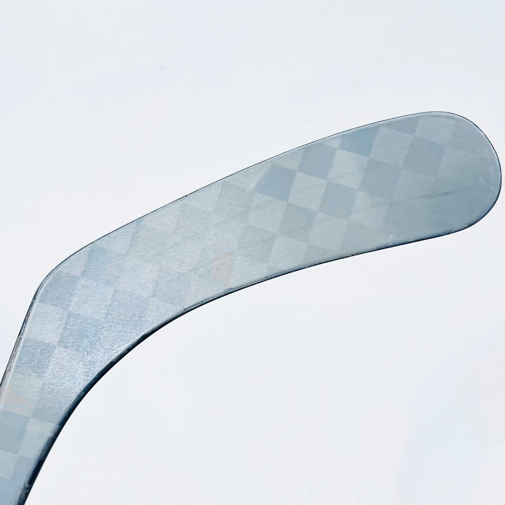 New Tyler Seguin Bauer Vapor ADV (Hyperlite Dress) Hockey Stick-RH-95 Flex-P28 W/ P92 Toe-Grip W/ Spiral Tactile